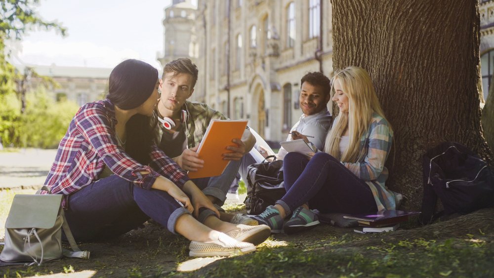 Mental Health Challenges &amp; the Transition to College: Here's How Institutions Offer Support